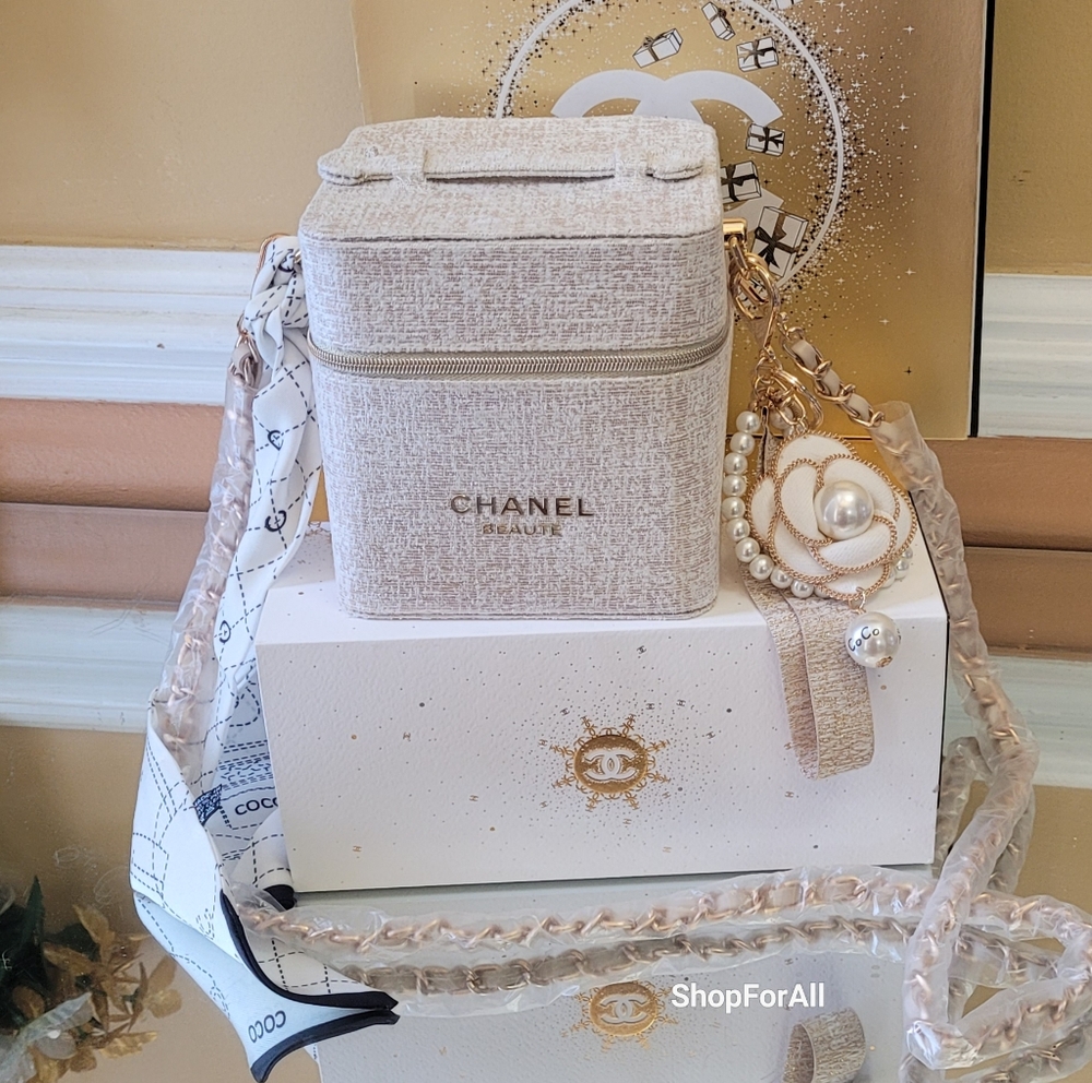 Chanel - Picture 5 of 16